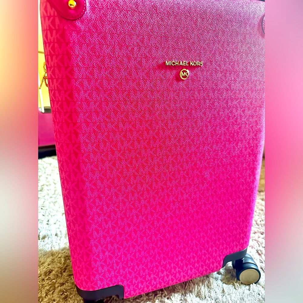 Micheal Kors small hardcase trolley in wild berry BNWTs🥰😍